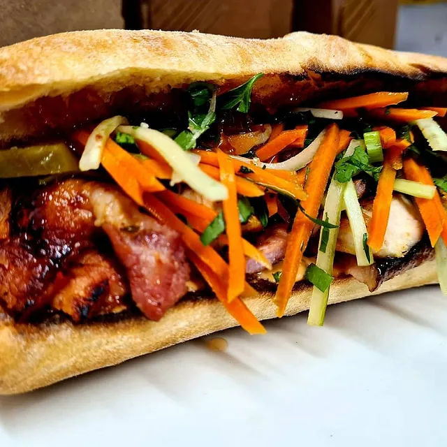 Delicious sandwich with bacon and vegetables 
